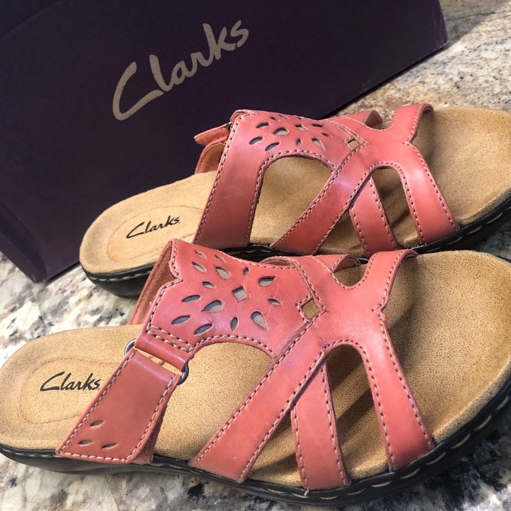 CLARKS LEISA PLUM CORAL SANDALS